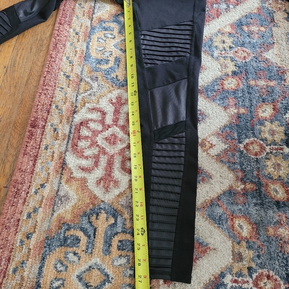 Alo Black Moto Leggings High Waist Size Small - Picture 9 of 9